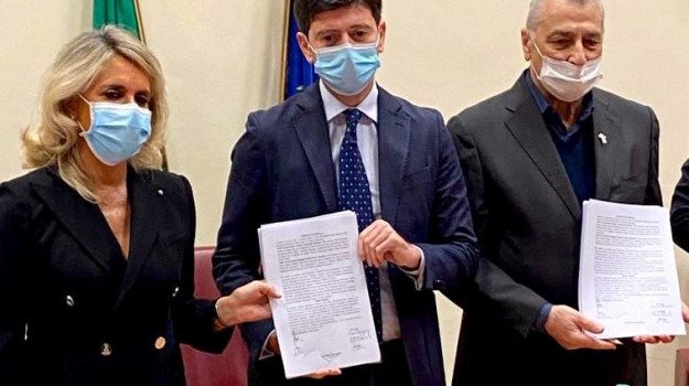 Aiop, Aris e i sindacati hanno firmato al ministero della Salute il rinnovo del contratto collettivo nazionale del personale non medico della sanità privata.